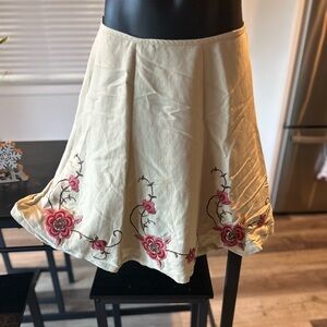 Gorgeous embroidered Banana Republic skirt size 4